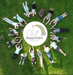 Mehr über den Artikel erfahren Bewegtes Ferienlager auf dem Begegnungshof „Bewegt mit Pferd“